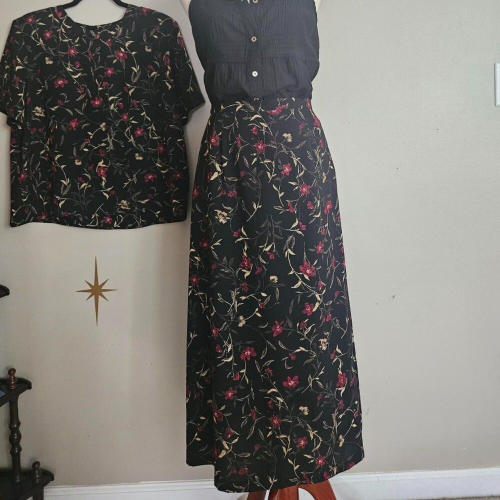 Liz Baker Essentials Fits Medium Two Piece Floral Midi Skirt Set